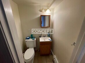 1426 Commonwealth Ave, Unit B-1 in Boston, MA - Foto de edificio - Building Photo