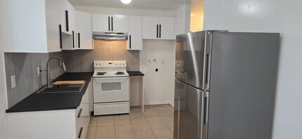 2530 S Parkcrest Dr, Unit 3 in Salt Lake City, UT - Foto de edificio - Building Photo