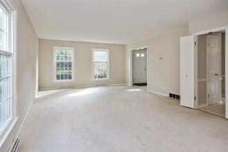 18 Oak Brook Rd in Oak Brook, IL - Building Photo - Building Photo