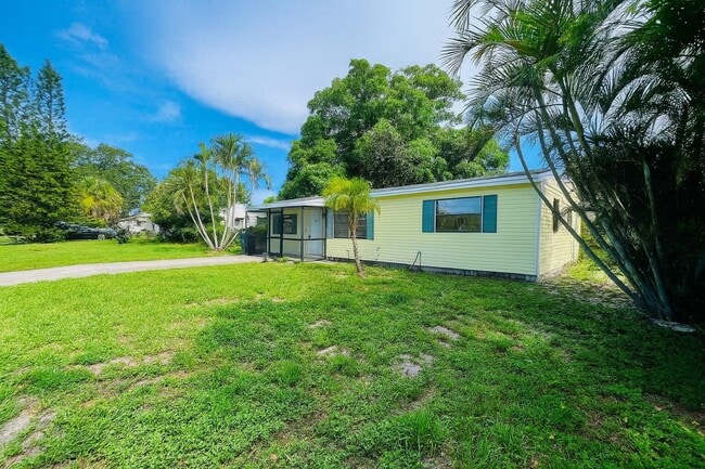 property at 3313 Plaza Pl