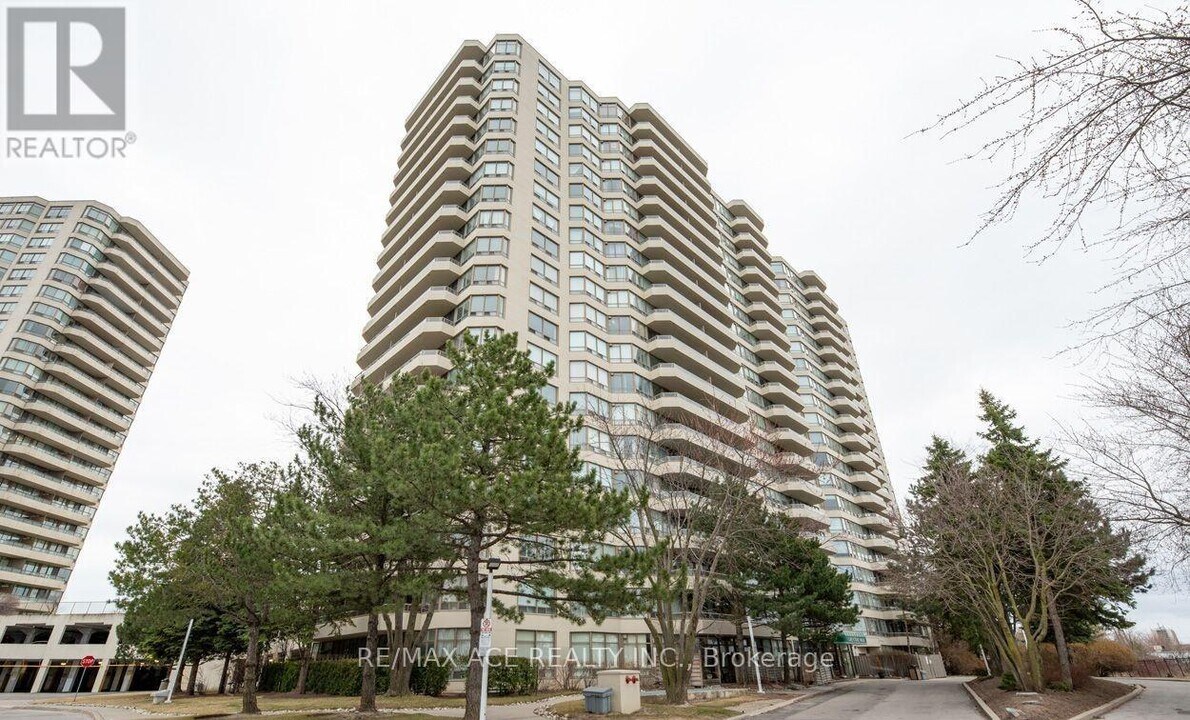 1-581 Greystone Walk Dr in Toronto, ON - Building Photo