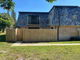 171 Lake Arbor Dr in Palm Springs, FL - Building Photo