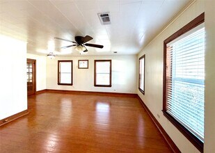 1104 Marie St in Brenham, TX - Building Photo - Building Photo