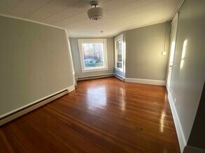 49 Walnut St, Unit 1 in Northampton, MA - Building Photo - Building Photo