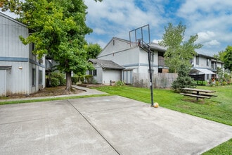 5209 Old Redwood Hwy, LLC in Santa Rosa, CA - Foto de edificio - Building Photo