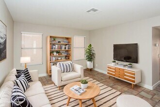 3313 Salmon Creek Dr in Las Vegas, NV - Building Photo - Building Photo