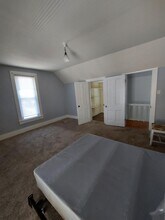 209 W Eureka St in Champaign, IL - Building Photo - Building Photo