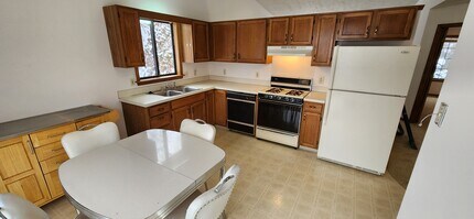 1216 Dale Ct NE in Grand Rapids, MI - Building Photo - Building Photo