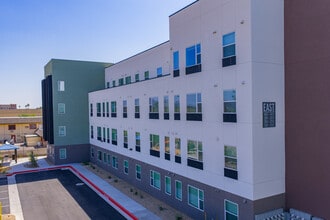 Phoenix Scholar House in Phoenix, AZ - Foto de edificio - Building Photo
