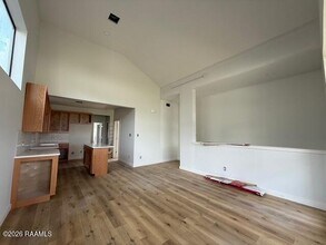 1120 S Washington St in Lafayette, LA - Foto de edificio - Building Photo