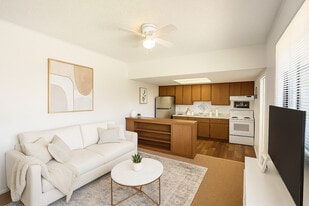 Oakland Hills | Single Story Apartment Homes in Margate, FL - Building Photo