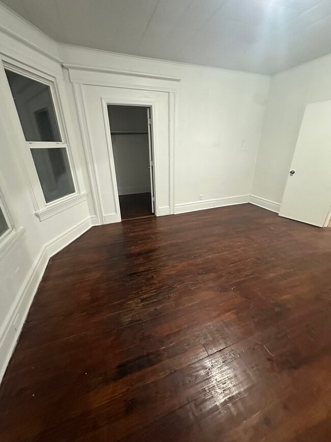 96 N Essex Ave, Unit 2 in Orange, NJ - Foto de edificio - Building Photo