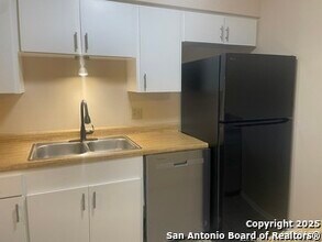 235 W Silver Sands Dr in San Antonio, TX - Building Photo - Building Photo