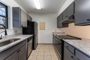 250 N Madison St in Siloam Springs, AR - Building Photo