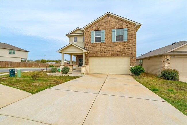 12000 Pyrite Rd in Manor, TX - Foto de edificio - Building Photo