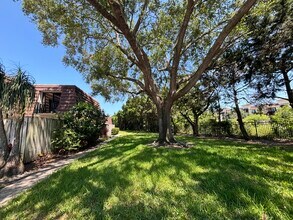 2110 21st Ln in Palm Beach Gardens, FL - Foto de edificio - Building Photo