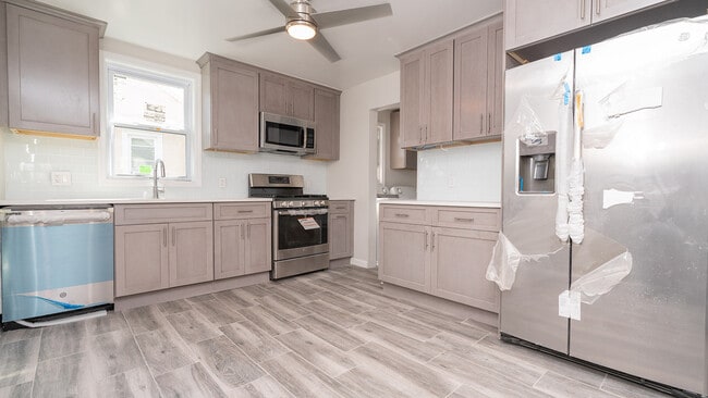 203 Waverly Ave, Unit 2
