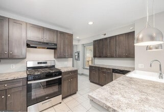 284 W Maple St in York, PA - Building Photo - Building Photo