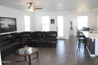 163 Via Rojas Dr in Horizon City, TX - Building Photo - Building Photo