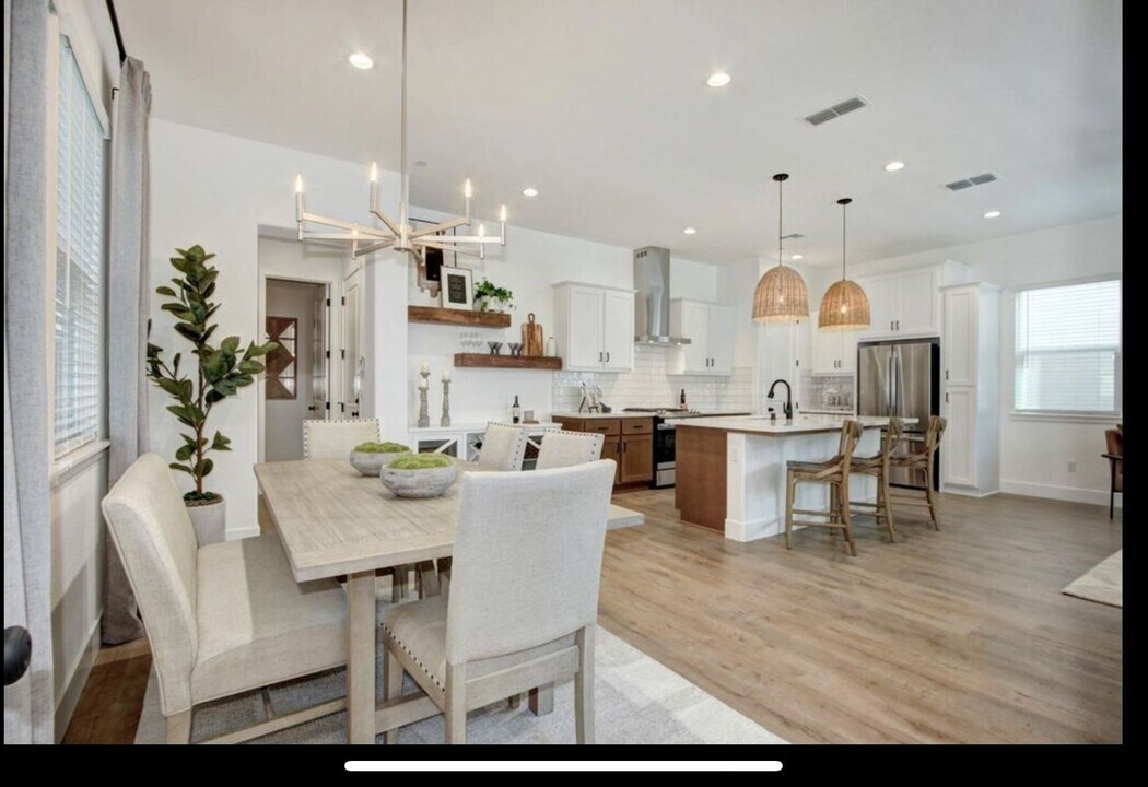 2368 Bastogne Walk in Sacramento, CA - Building Photo