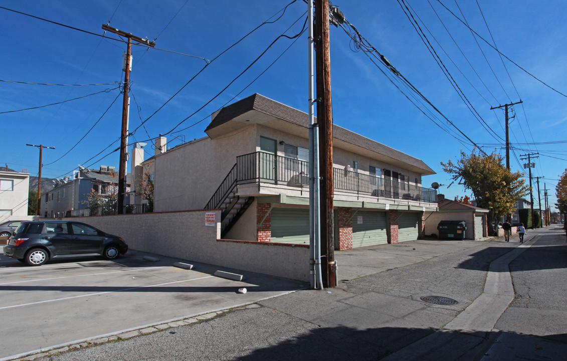 271 W Ash Ave in Burbank, CA - Building Photo