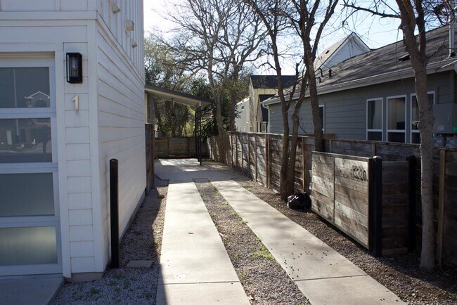 1220 Eleanor St in Austin, TX - Building Photo - Building Photo