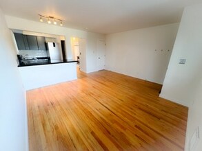 7106 California Ave SW in Seattle, WA - Building Photo - Building Photo