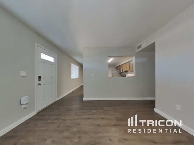 14033 N 61st Ave in Glendale, AZ - Building Photo - Building Photo