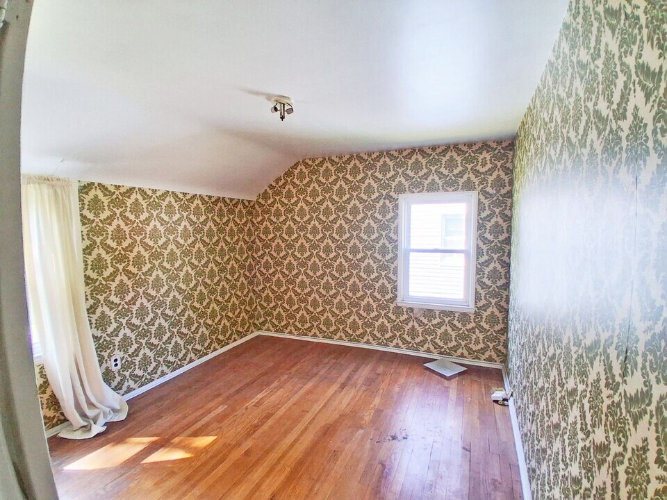 19604 Shakerwood Rd in Warrensville Heights, OH - Building Photo
