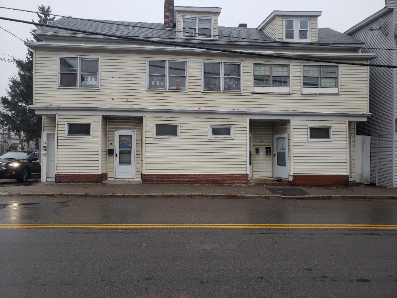 43 Pleasant St in Webster, MA - Building Photo