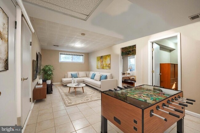 6809 Weaver Ave, Unit B in McLean, VA - Building Photo - Building Photo