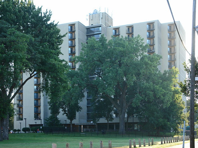 Edgerton Hi-Rise in St. Paul, MN - Building Photo - Building Photo