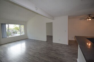 7350 Kester Ave in Los Angeles, CA - Building Photo - Building Photo