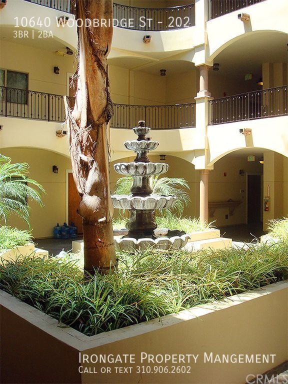 10640 Woodbridge St in Los Angeles, CA - Building Photo - Building Photo