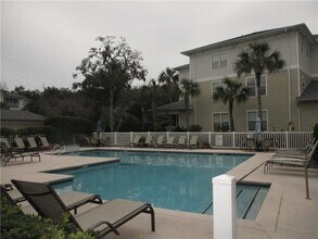 1704 Frederica Rd in St. Simons Island, GA - Foto de edificio - Building Photo