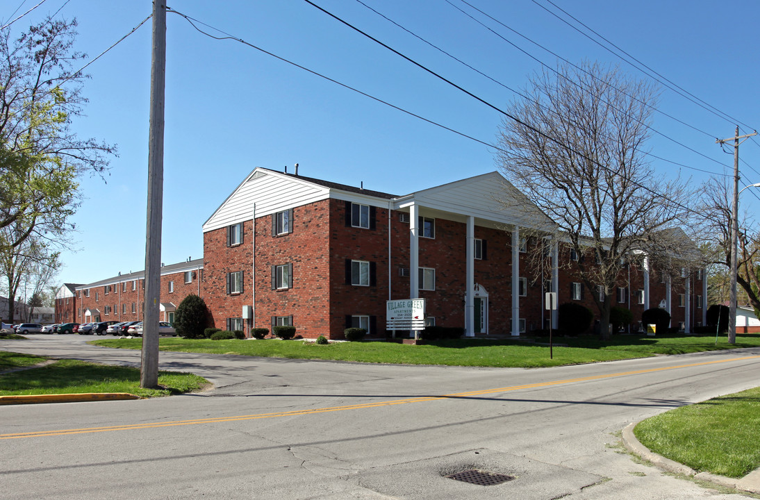 Village Green Apartments in Bowling Green, OH - Building Photo