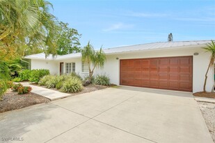 1118 Pompei Ln in Naples, FL - Foto de edificio - Building Photo