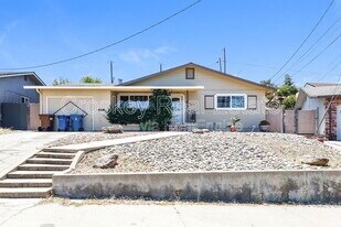 322 Sweeney Rd in Antioch, CA - Building Photo