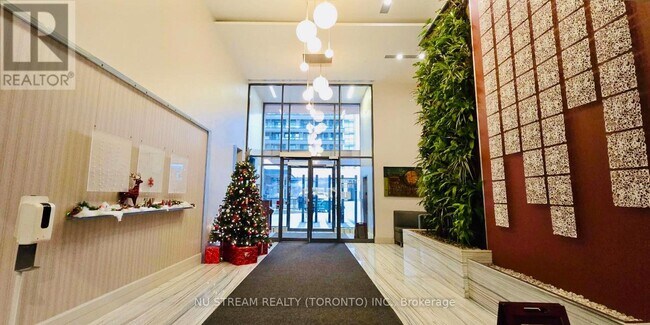 111 Elizabeth St in Toronto, ON - Building Photo - Building Photo