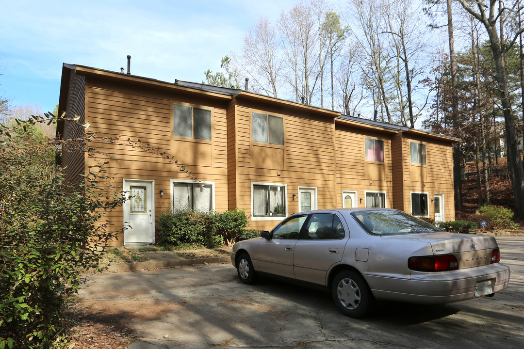 585-591 Northridge Crossing Dr in Atlanta, GA - Building Photo