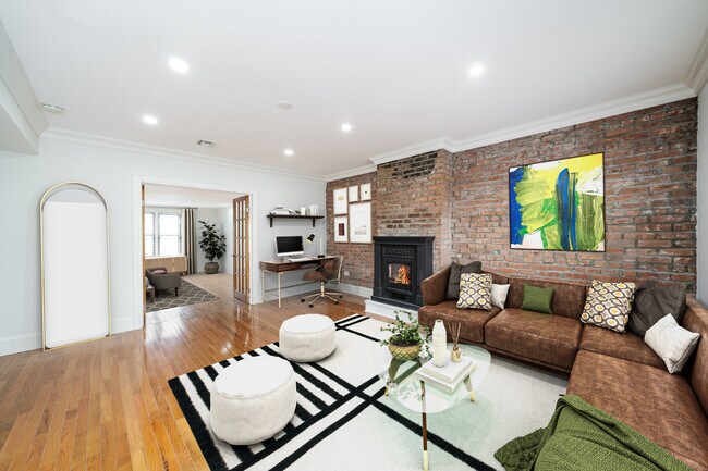 211 Pavonia Ave, Unit 3 in Jersey City, NJ - Foto de edificio - Building Photo