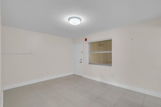 241 S Royal Poinciana Blvd in Miami Springs, FL - Building Photo - Building Photo