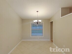 1374 Godfrey Ave in Spring Hill, FL - Foto de edificio - Building Photo