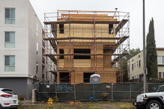 4829 Oakwood Ave in Los Angeles, CA - Building Photo - Building Photo