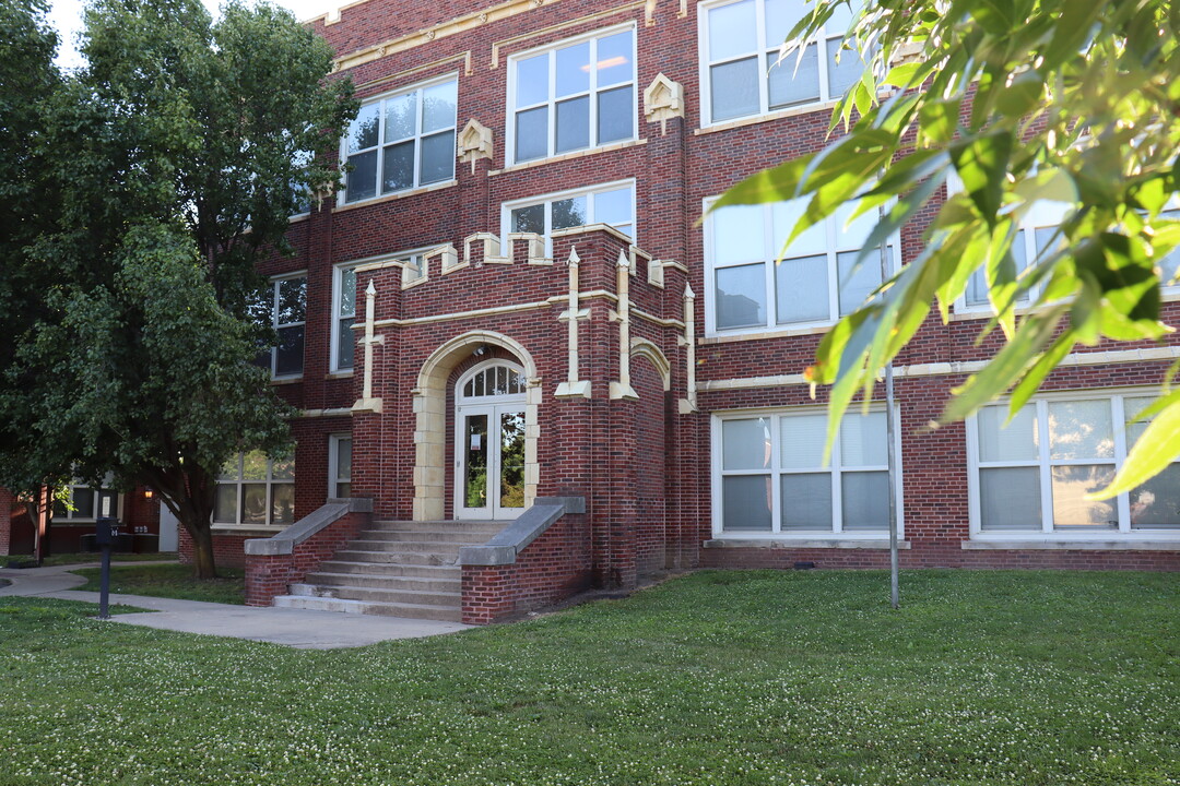 Roosevelt School Apartments in Decatur, IL - Foto de edificio