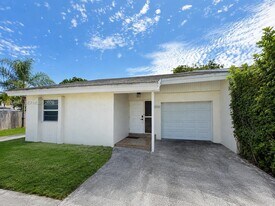 10559 La Placida Dr in Coral Springs, FL - Building Photo