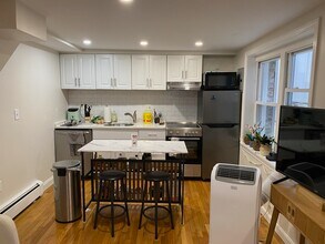 13 Anderson St, Unit 1B in Boston, MA - Foto de edificio - Building Photo