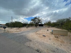 8001 N El Tovar Pl in Tucson, AZ - Building Photo