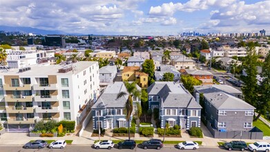 110 N Kings Rd in Los Angeles, CA - Building Photo - Building Photo