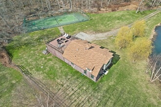 39 Hunting Ridge Rd in Greenwich, CT - Foto de edificio - Building Photo